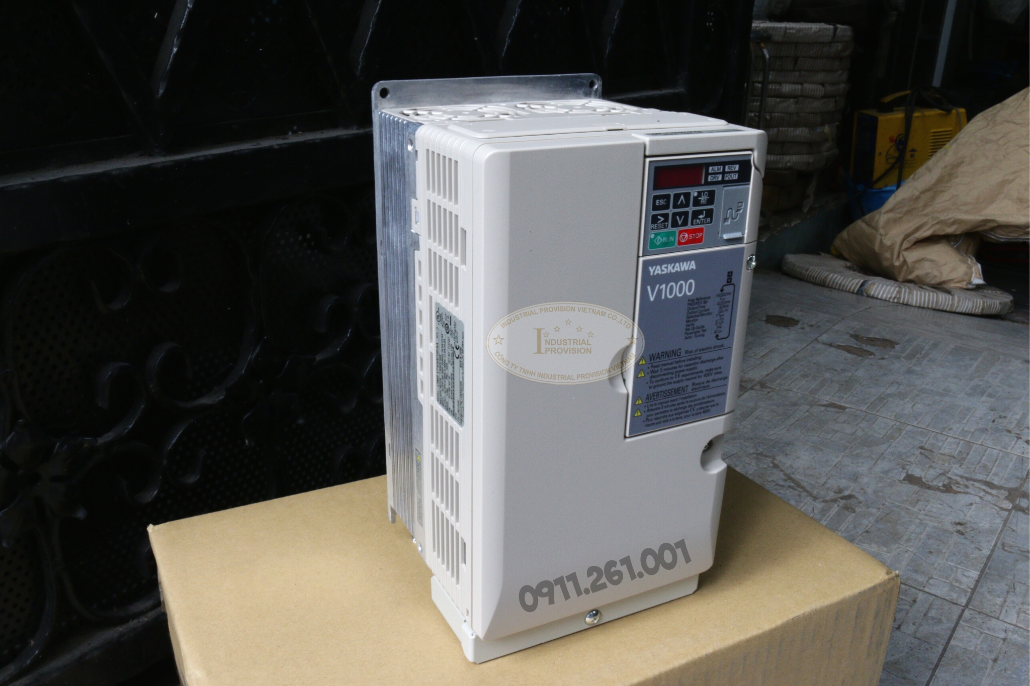 Biến tần Yaskawa V1000 11/15kW 220V, CIMR-VT2A0056FAA 4 CIMR VT4A0018FAA 1
