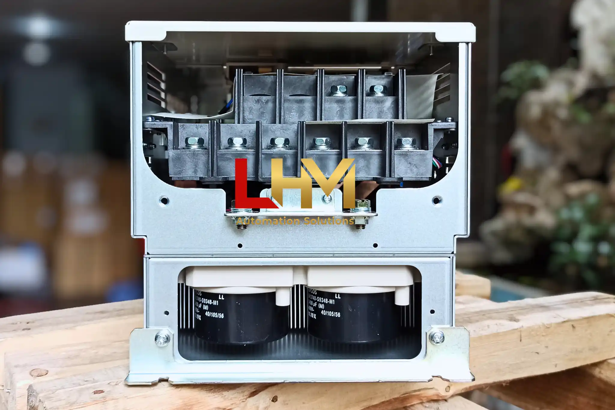 Biến tần Yaskawa E1000 90kW 380V, CIMR-ET4A0165AAA 5 Biến tần Yaskawa E1000 90kW 380V, CIMR-ET4A0165AAA - Ảnh 3