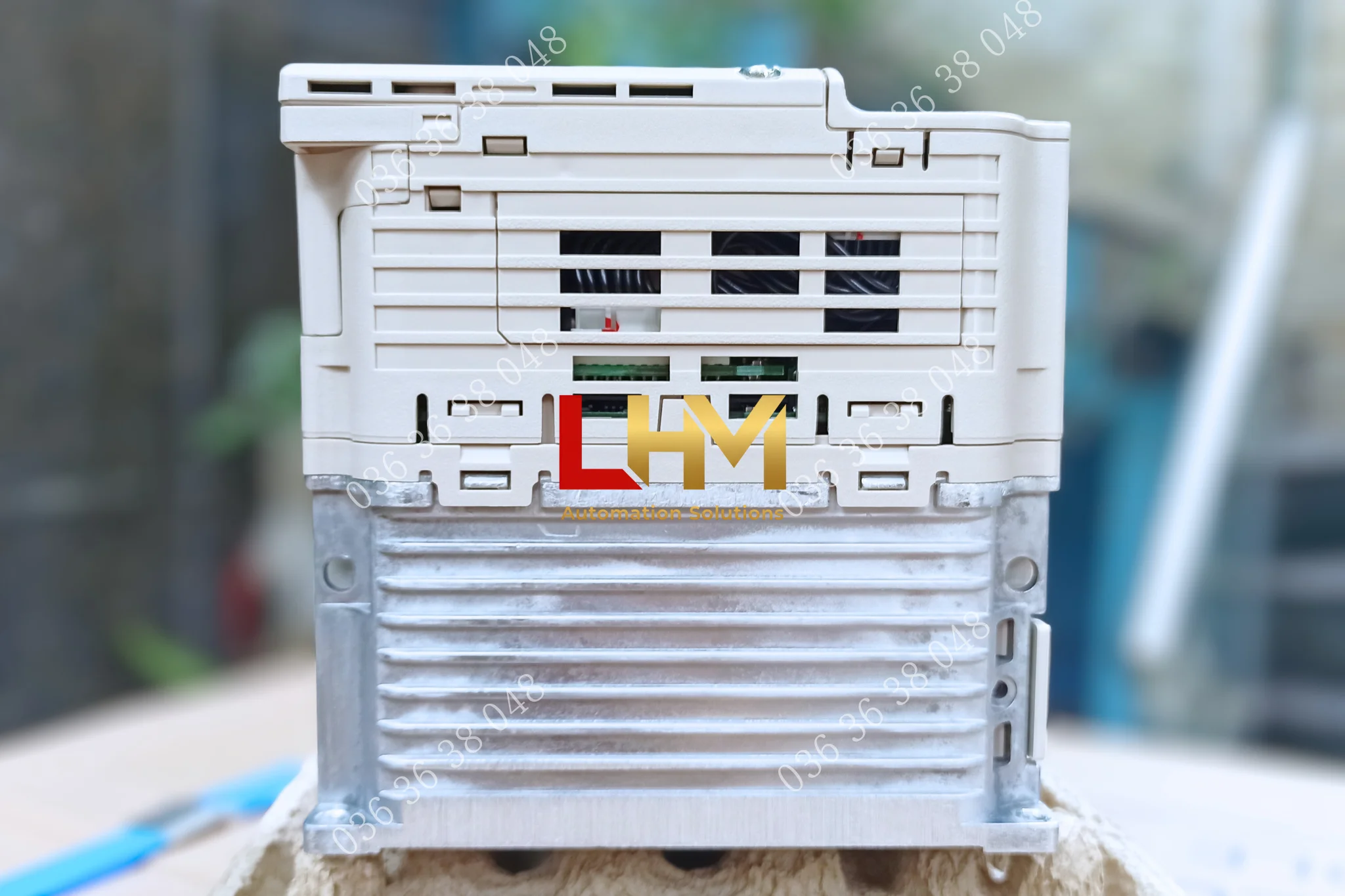 Biến tần CIMR-JT4A0004BAA Yaskawa J1000 0.75/1.5kW 380V 4 Biến tần CIMR-JT4A0004BAA Yaskawa J1000 0.75/1.5kW 380V - Ảnh 2