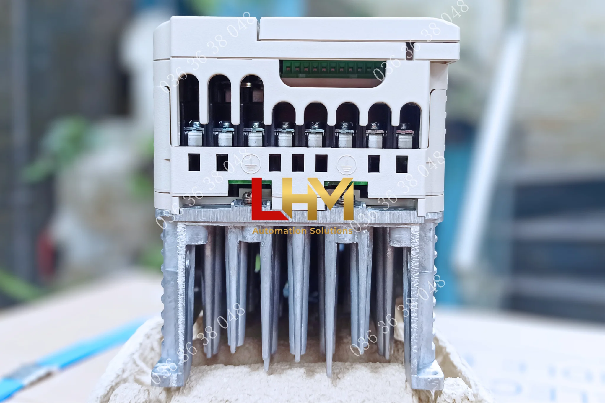 Biến tần CIMR-JT4A0004BAA Yaskawa J1000 0.75/1.5kW 380V 11 CIMR-JT4A0004BAA